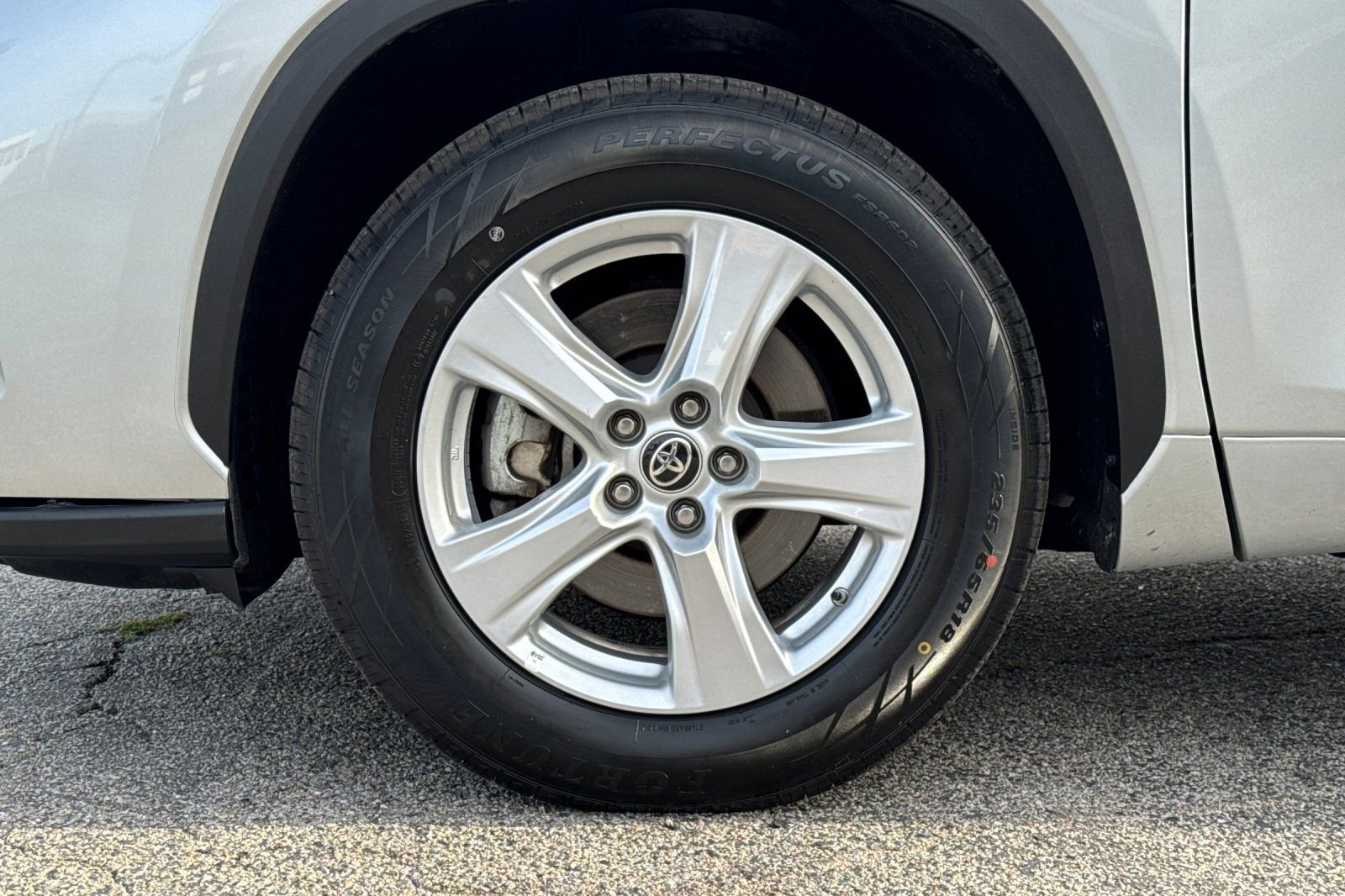 Certified 2025 Toyota Highlander LE FWD image 28