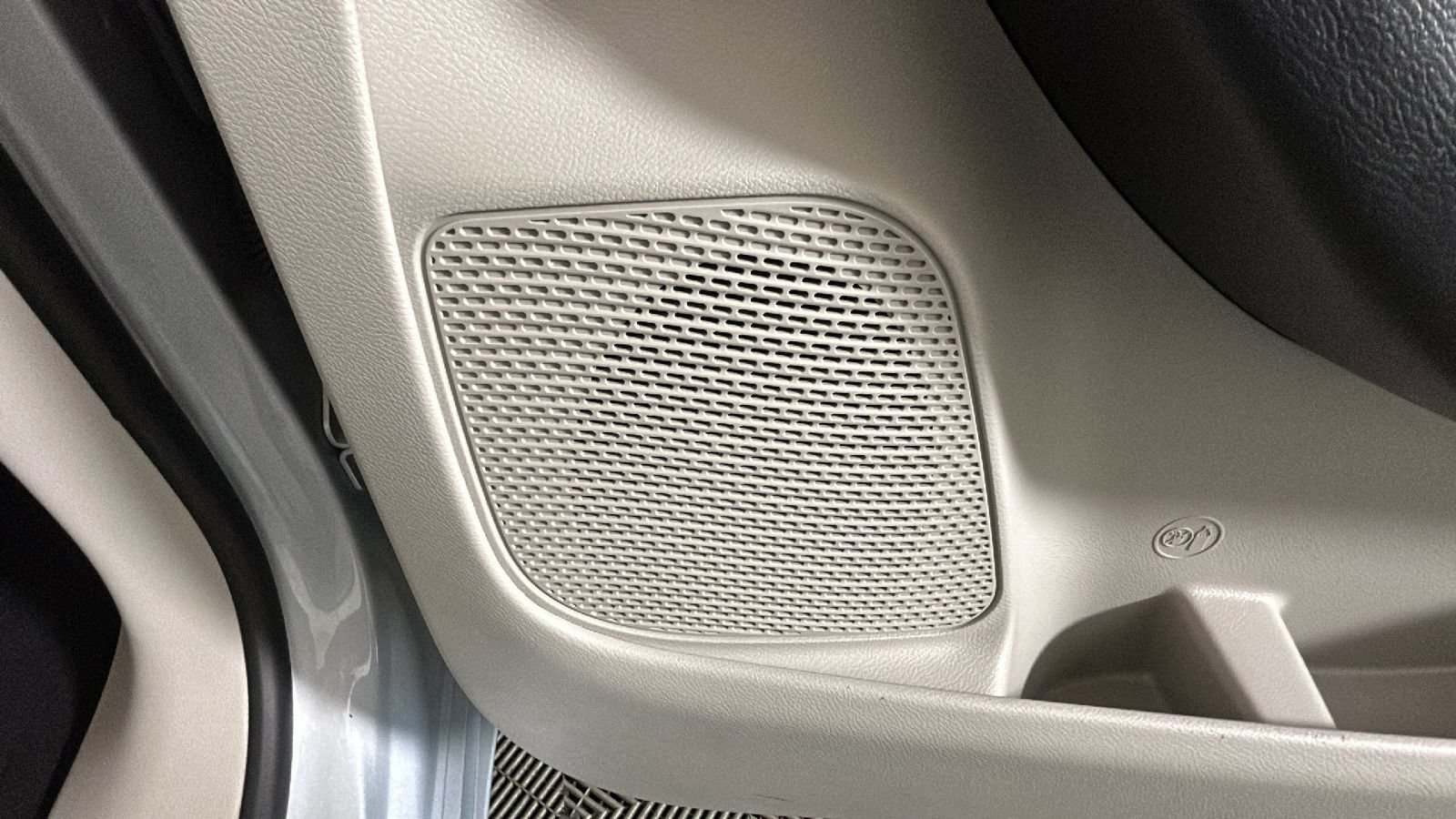 Used 2024 Chrysler Pacifica Touring-L FWD image 35