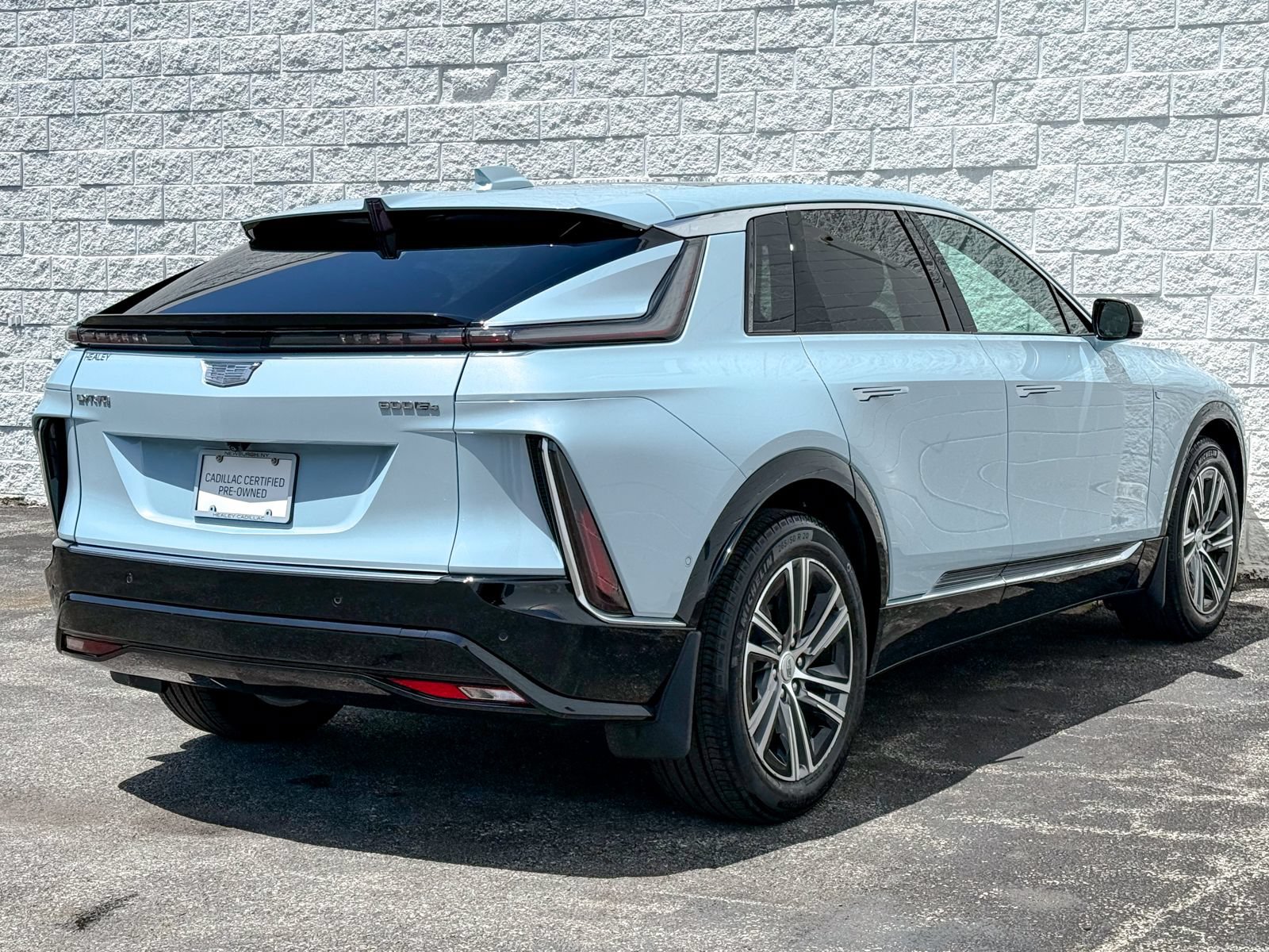 Certified 2024 Cadillac Lyriq Luxury AWD/4WD image 8