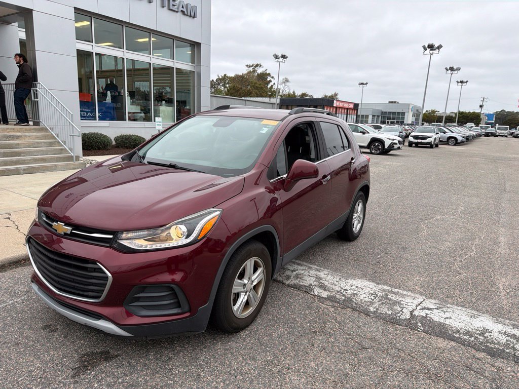 Used 2017 Chevrolet Trax LT w/ Driver Confidence Package FWD image 3
