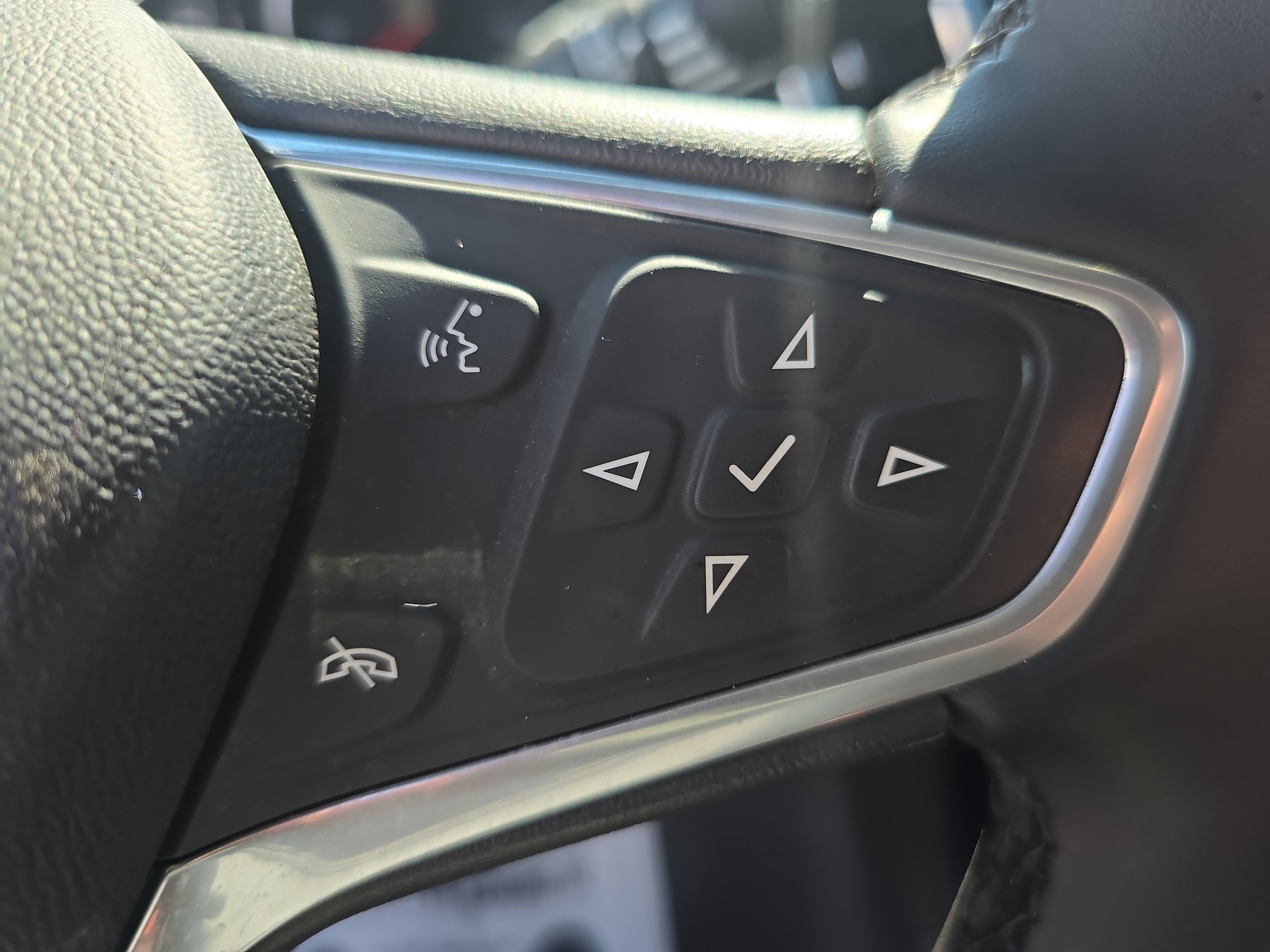 Used 2023 Chevrolet Equinox LT FWD image 19