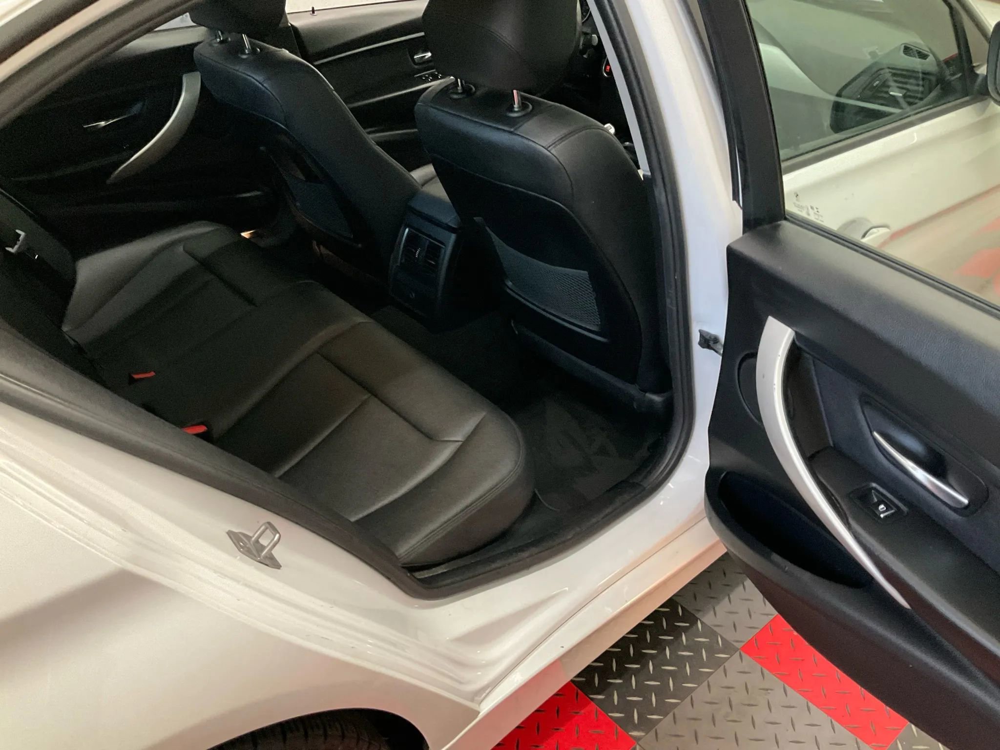 Used 2018 BMW 320i xDrive Sedan image 7