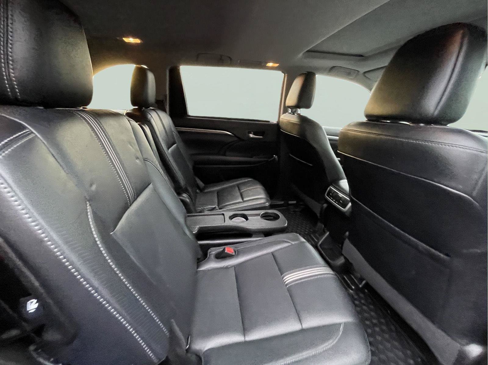Used 2018 Toyota Highlander XLE AWD/4WD image 26