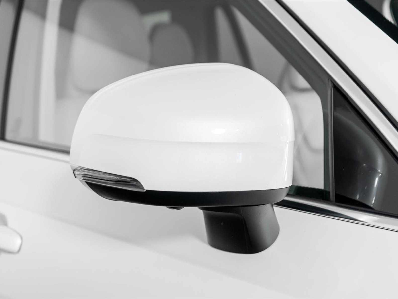 Used 2025 Volvo XC90 B6 Ultra w/ Protection Package Premier image 25