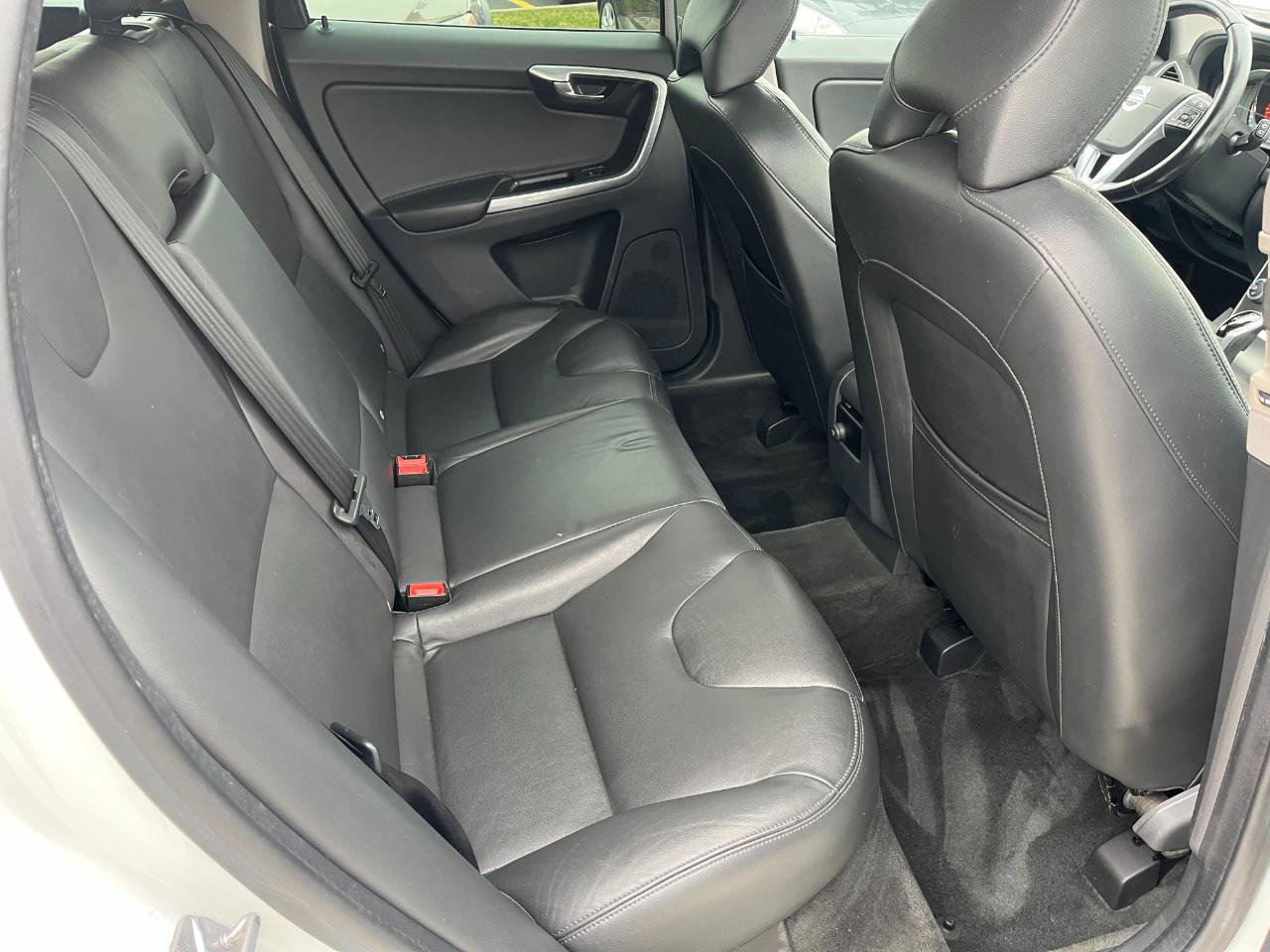 Used 2016 Volvo XC60 T5 Premier image 16