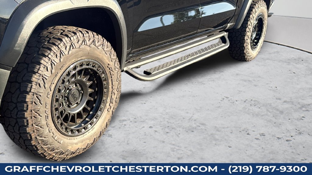 Used 2025 Chevrolet Colorado Trail Boss AWD/4WD image 33