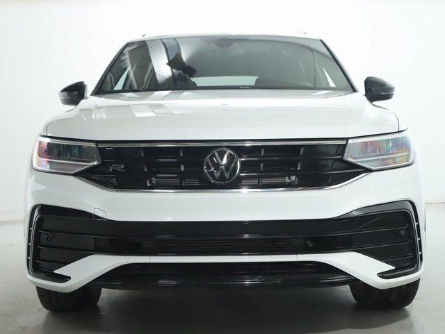 Used 2024 Volkswagen Tiguan SE R-Line AWD/4WD image 5