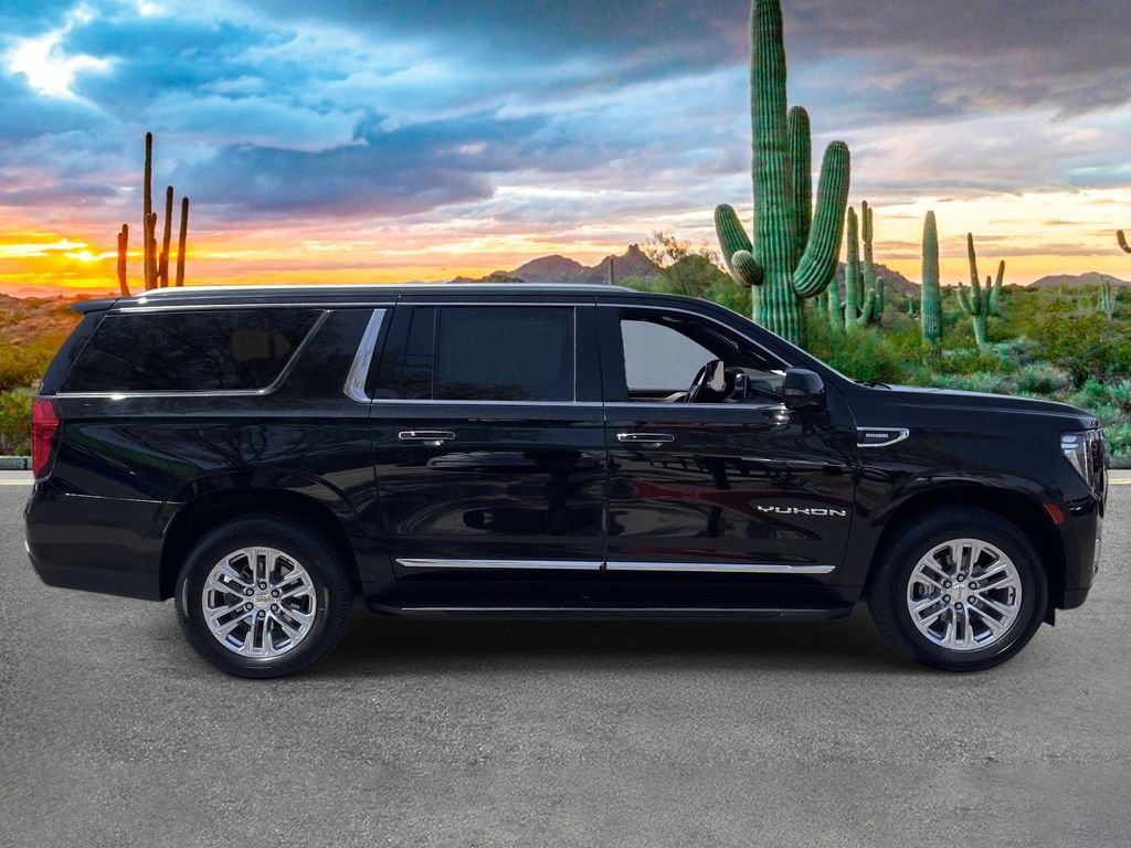 Used 2021 GMC Yukon XL SLT w/ SLT Luxury Package image 2