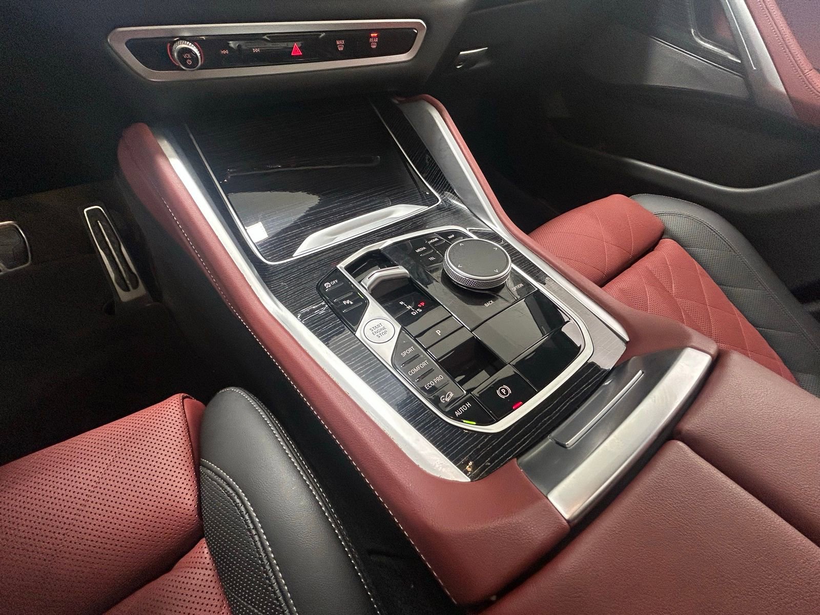 Used 2025 BMW X6 xDrive40i w/ Climate Comfort Package image 22