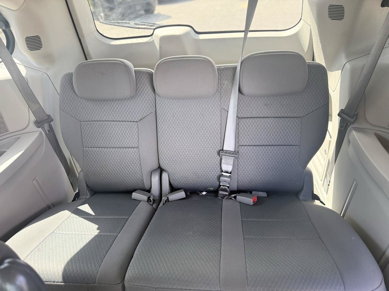 Used 2010 Chrysler Town & Country Touring FWD image 27