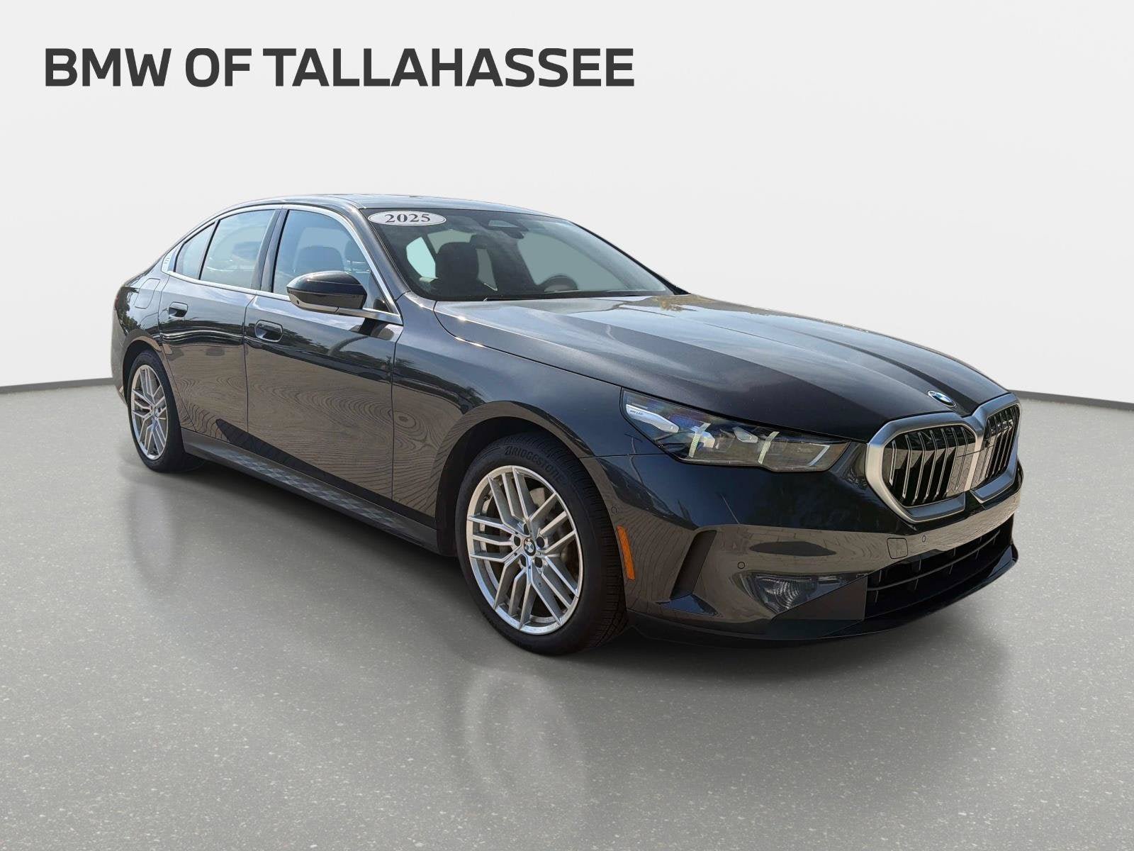 Used 2025 BMW 530i w/ Premium Package RWD image 3