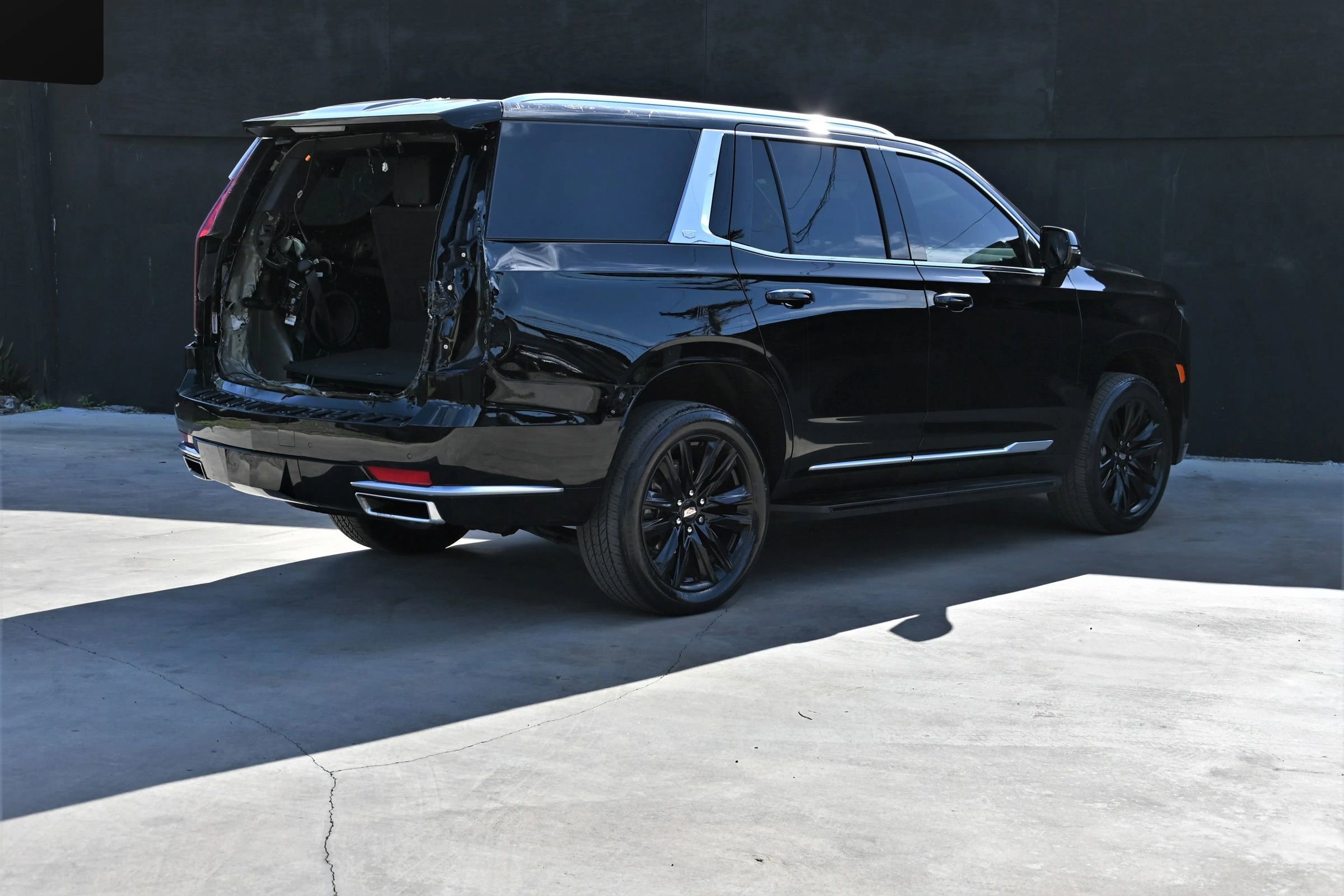 Used 2023 Cadillac Escalade Premium Luxury RWD image 5