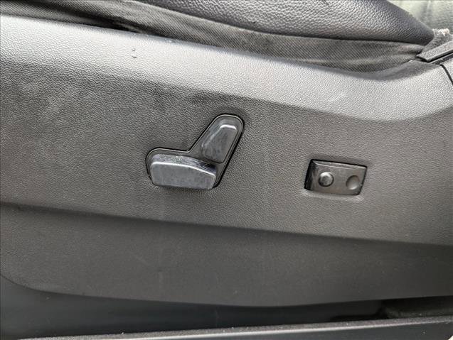 Used 2015 Chrysler Town & Country Touring-L w/ Driver Convenience Group FWD image 11
