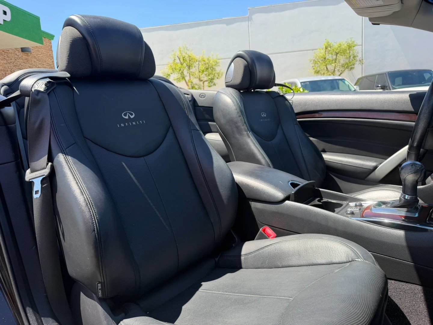 Used 2011 INFINITI G37 Convertible w/ Premium Pkg RWD image 16