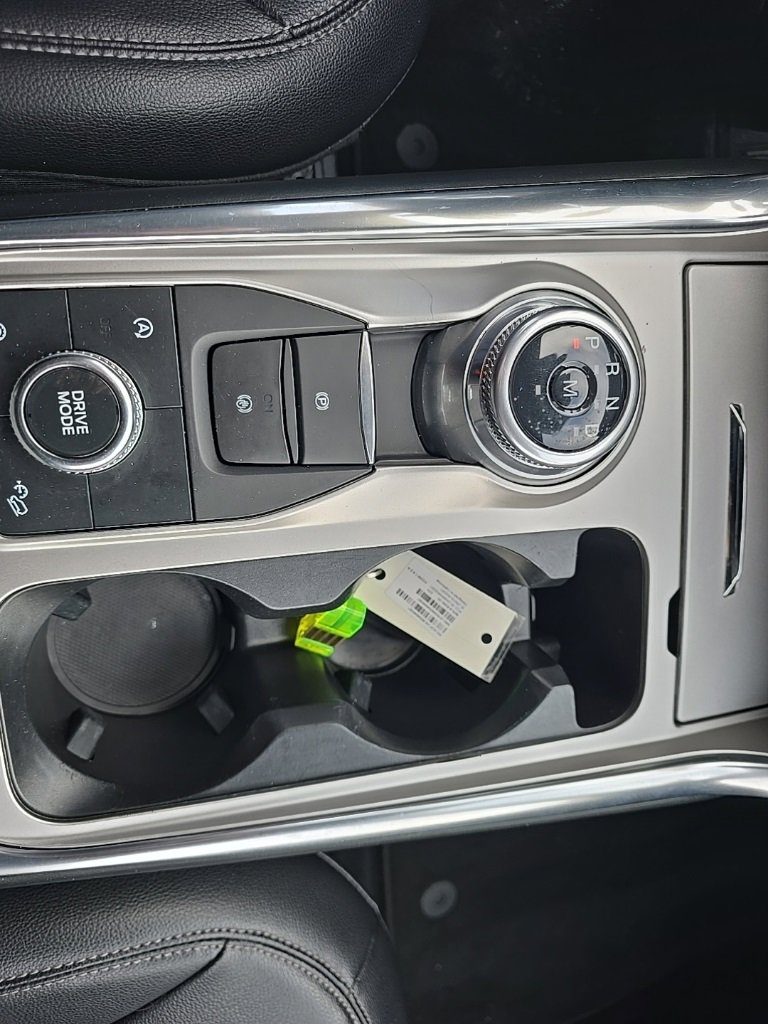 Used 2020 Ford Explorer XLT w/ Equipment Group 202A image 9