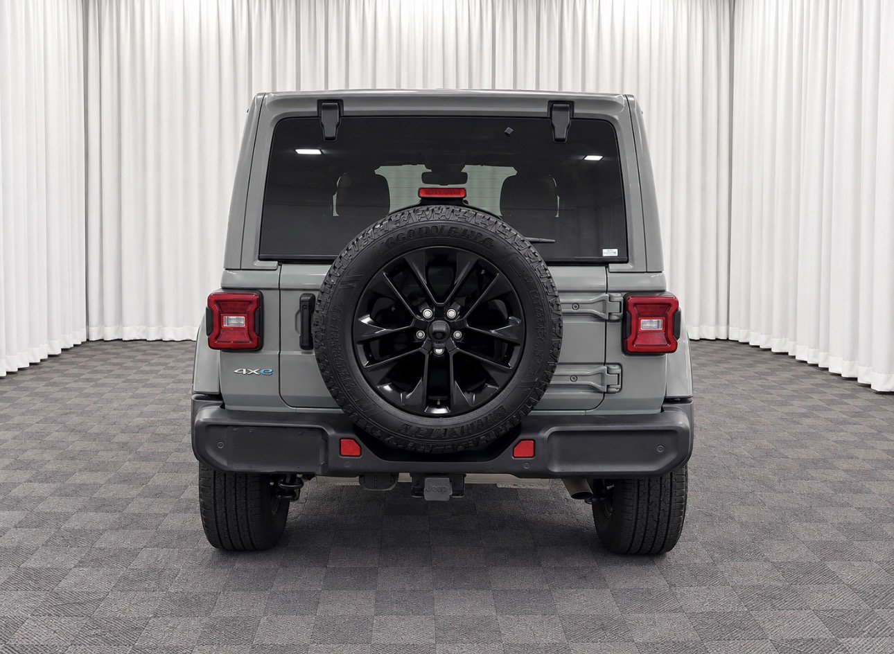 Used 2021 Jeep Wrangler Unlimited Sahara w/ Cold Weather Group AWD/4WD image 4