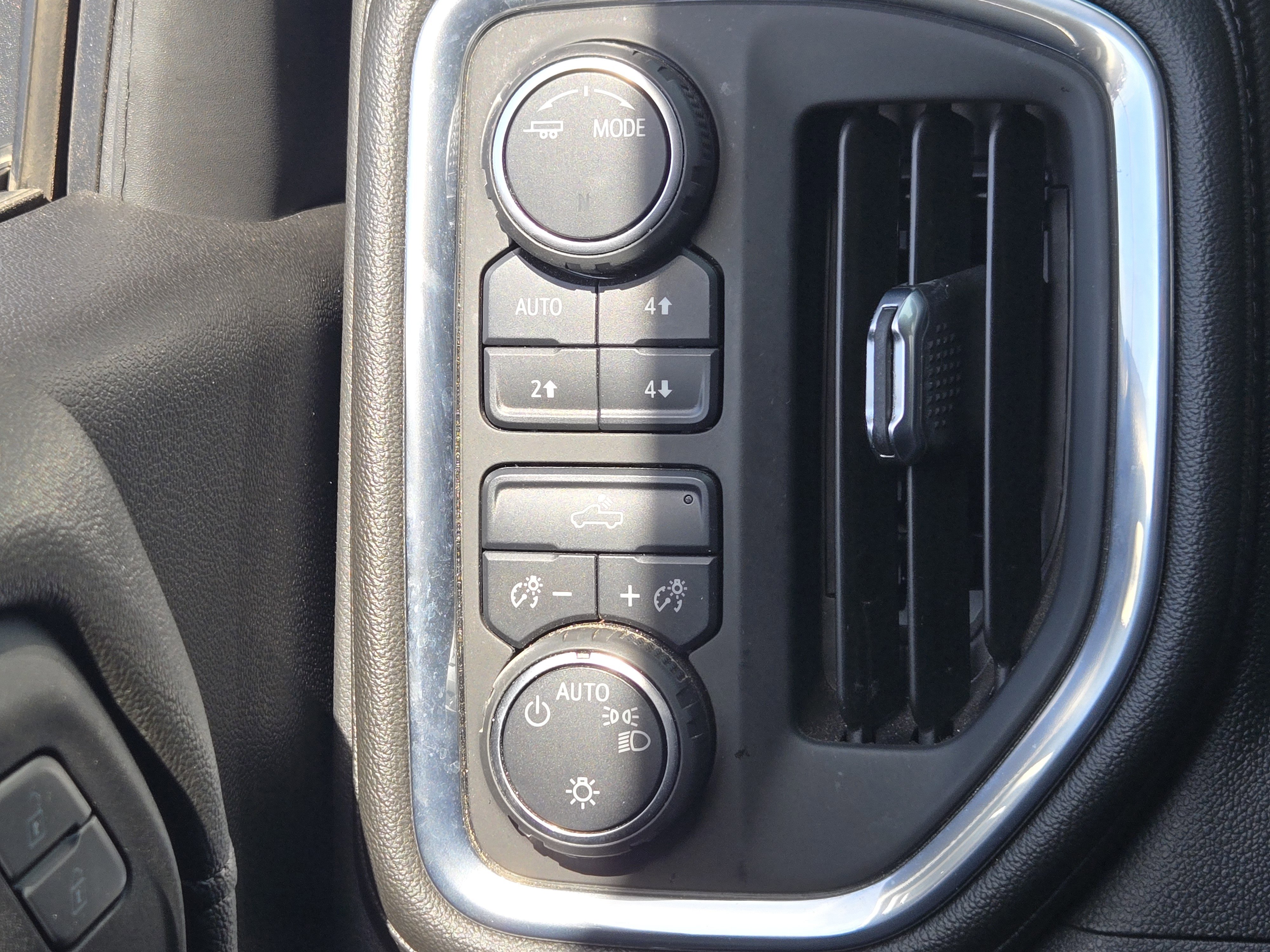 Used 2021 Chevrolet Silverado 1500 LT w/ Texas Edition Plus image 26