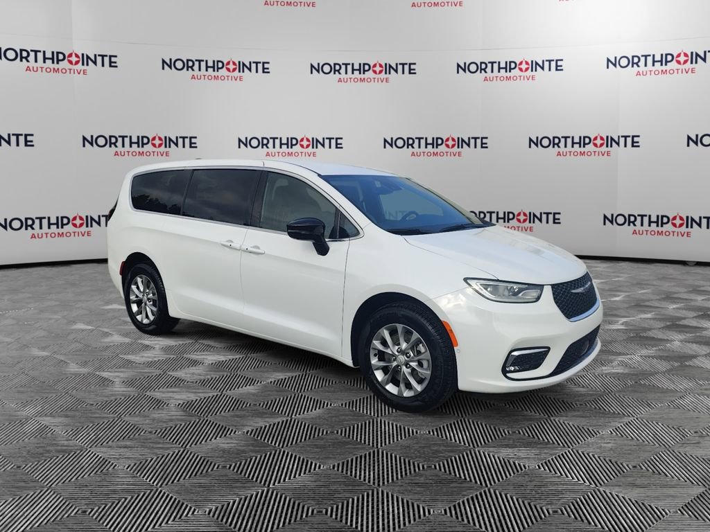 New 2026 Chrysler Pacifica Select