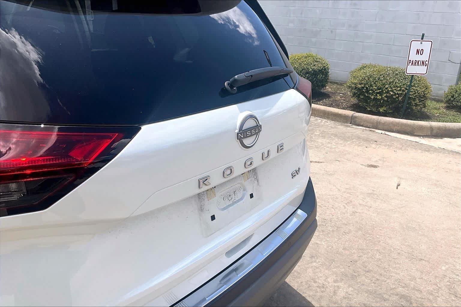 Certified 2023 Nissan Rogue SV FWD image 10