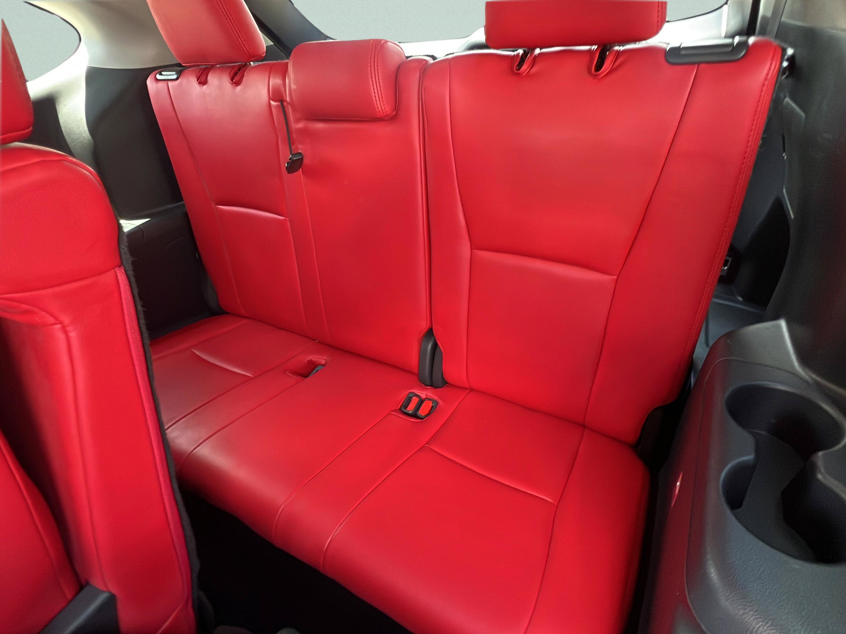 Used 2022 Toyota Highlander LE FWD image 11