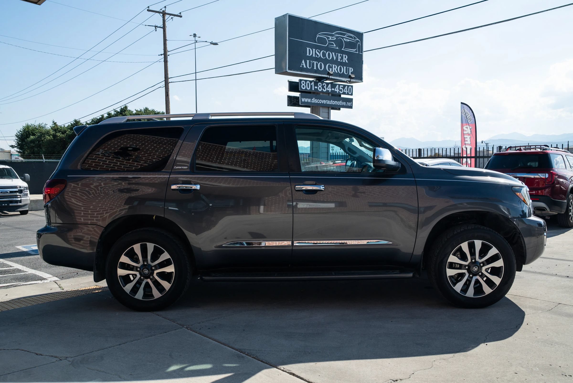 Used 2019 Toyota Sequoia Limited w/ Safety & Convenience Package AWD/4WD image 11
