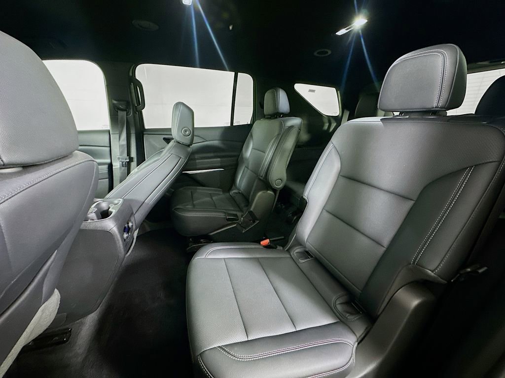 Used 2025 Chevrolet Traverse LT image 15