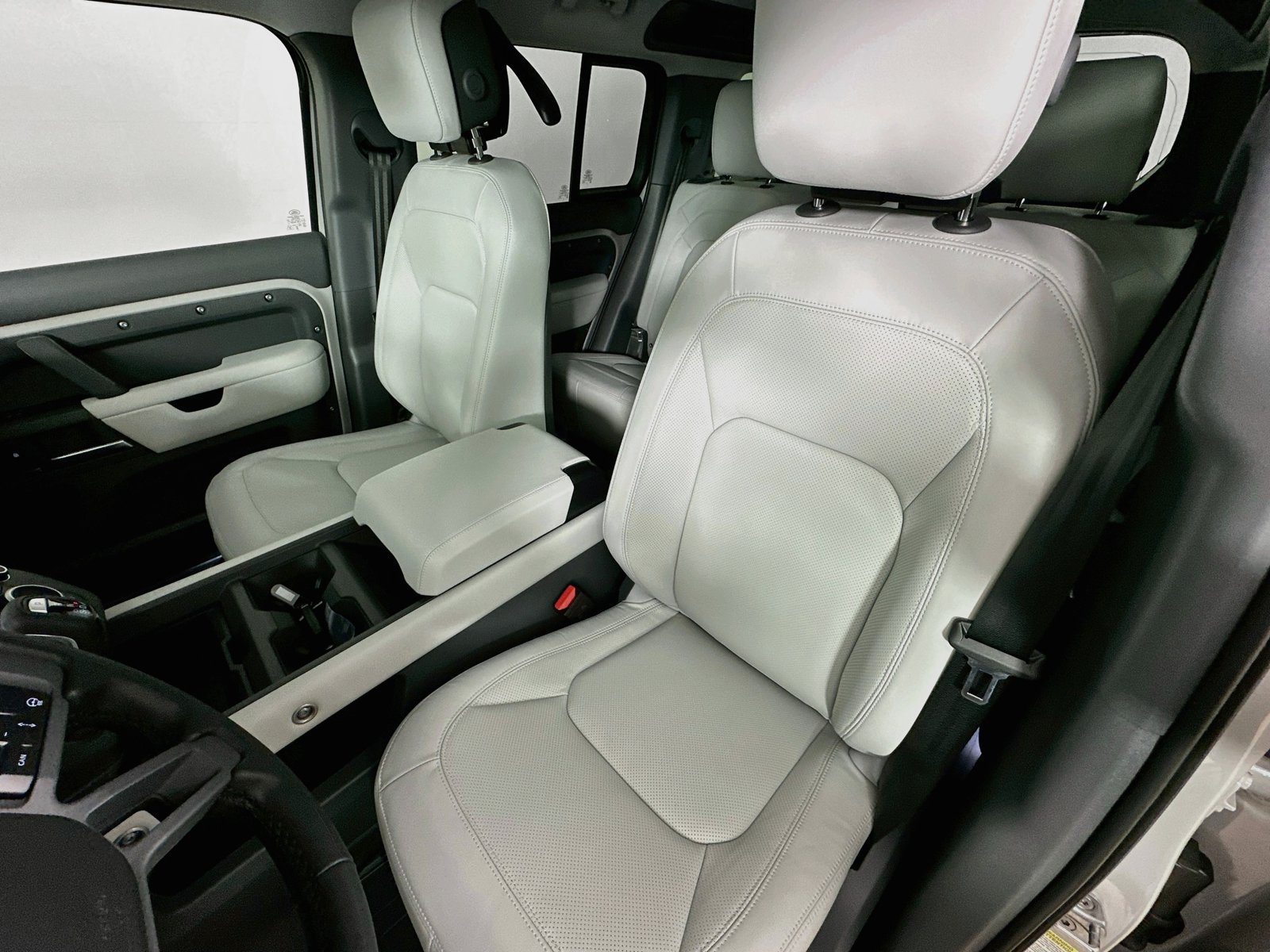 New 2026 Land Rover Defender 110 X-Dynamic SE AWD/4WD image 35