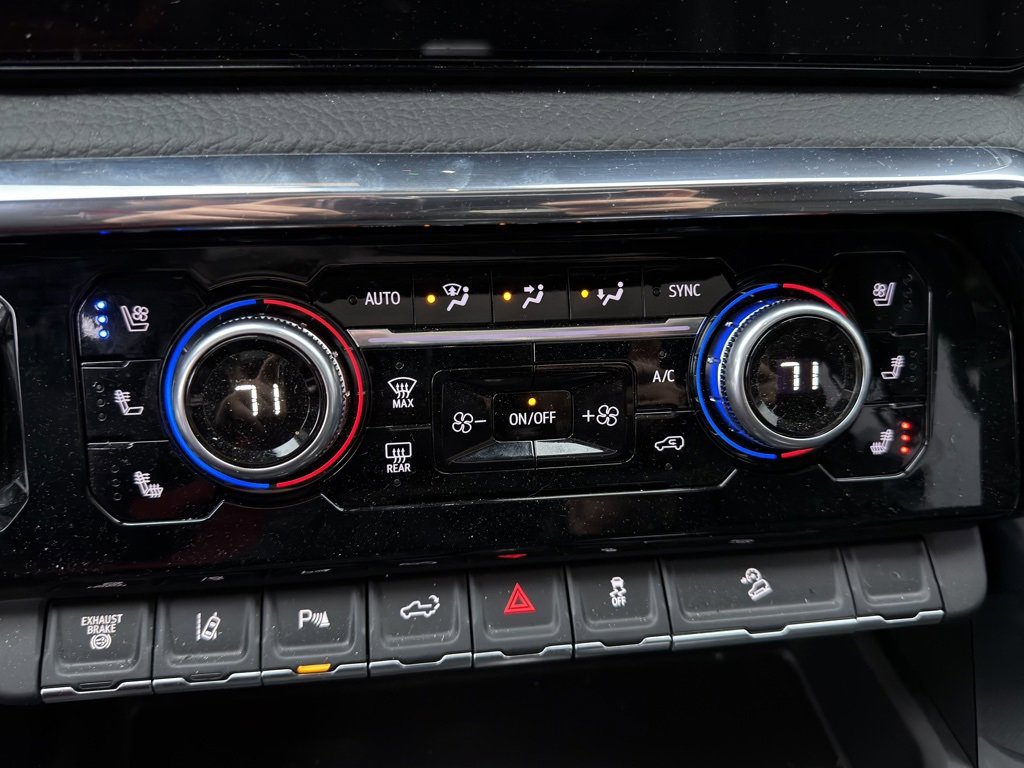 Used 2025 GMC Sierra 3500 Denali w/ Denali Reserve Package image 8