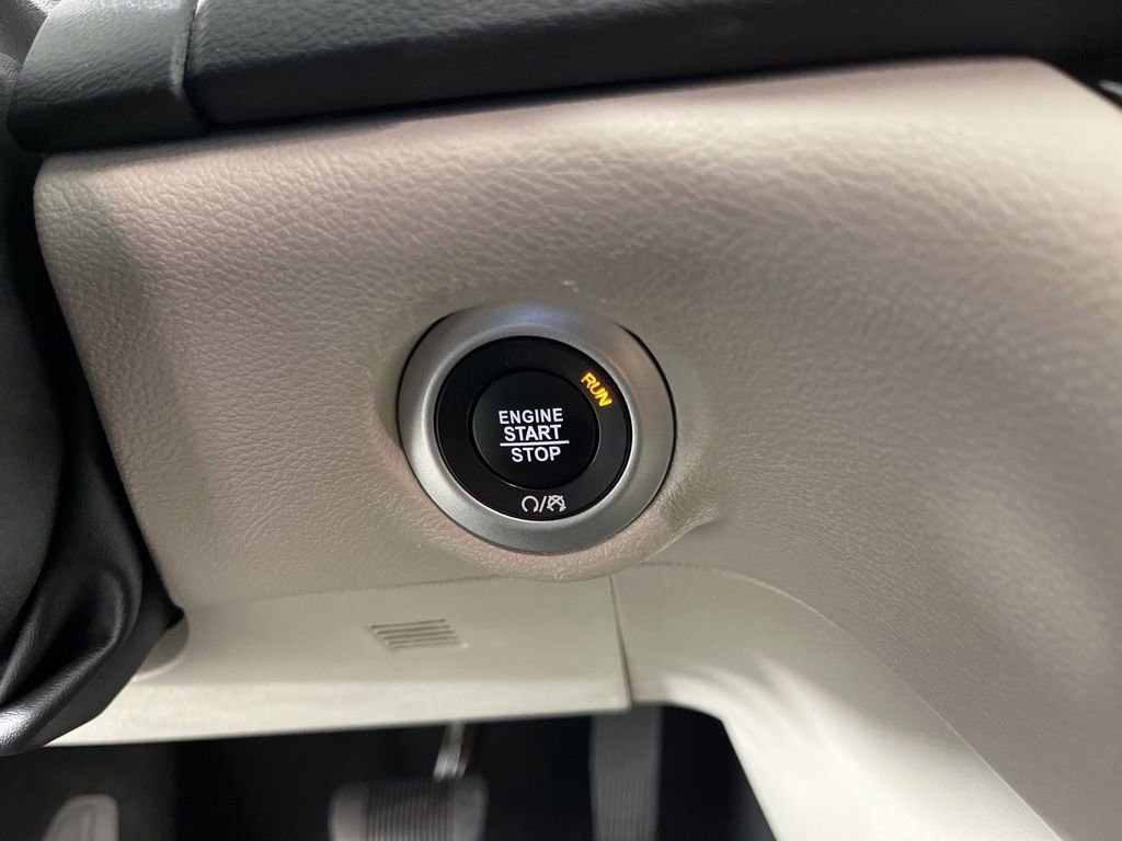 Used 2024 Chrysler Pacifica Touring-L image 34