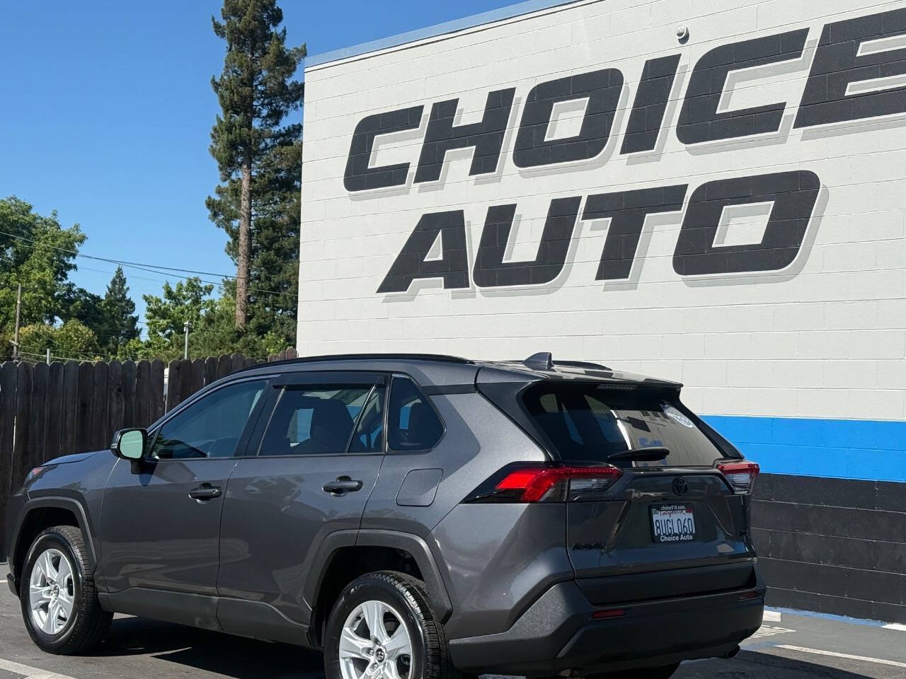 Used 2021 Toyota RAV4 XLE w/ Convenience Package FWD image 27