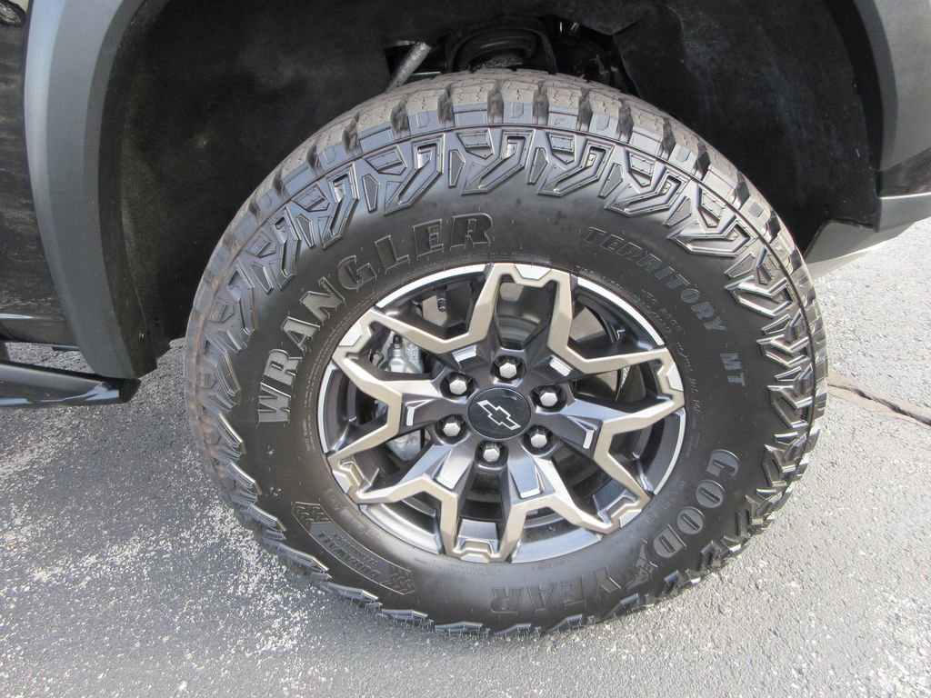 Used 2025 Chevrolet Colorado ZR2 w/ Technology Package image 9