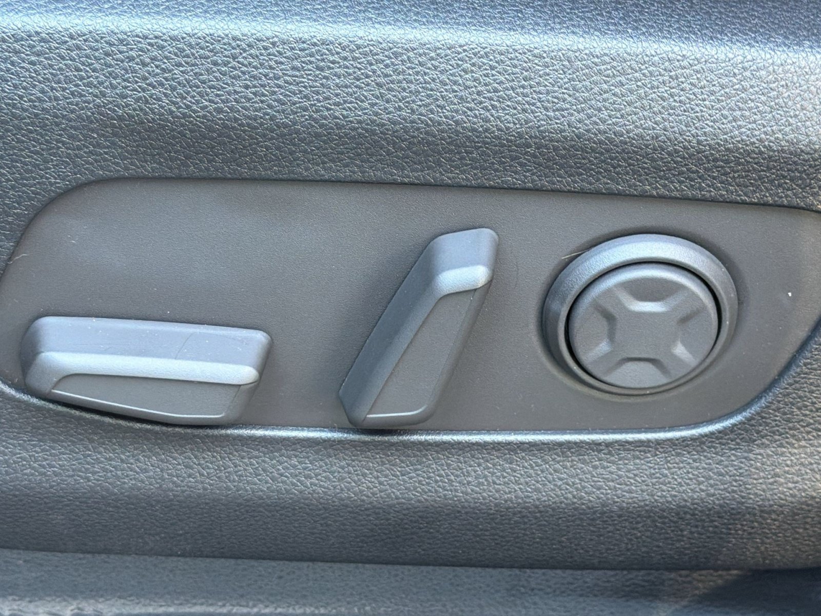 New 2026 Kia Carnival EX FWD image 28