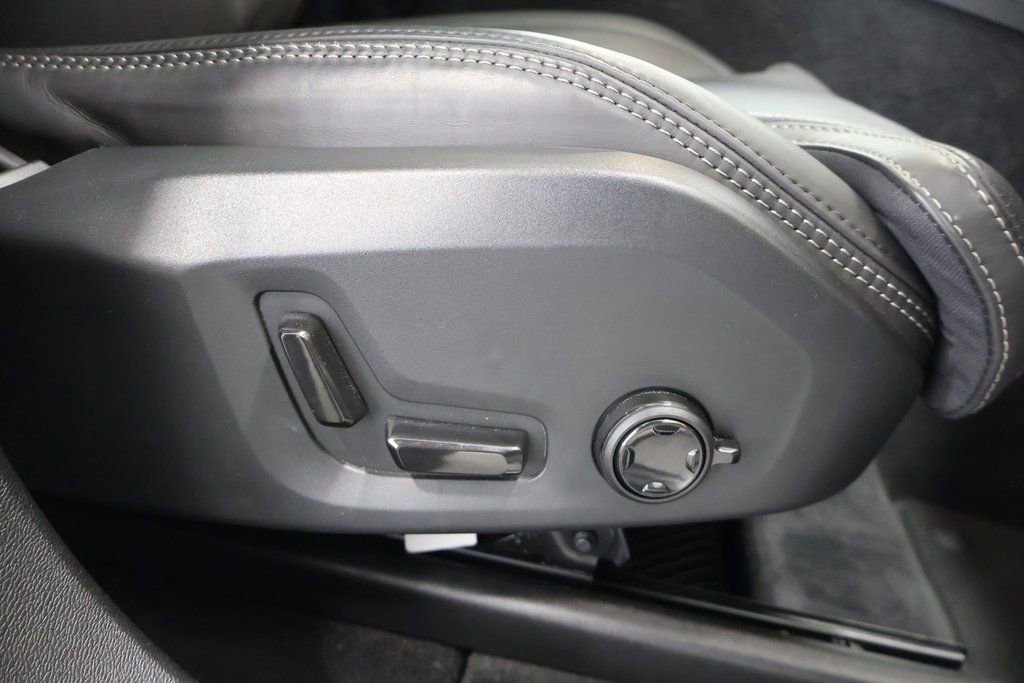 Used 2023 Volvo XC60 B5 Ultimate w/ Climate Package image 22