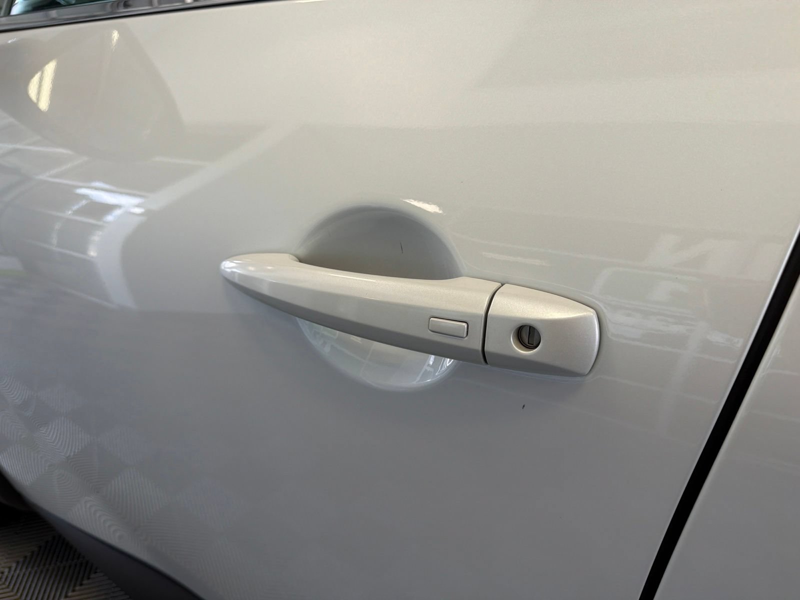 Used 2025 Nissan Pathfinder SV AWD/4WD image 9