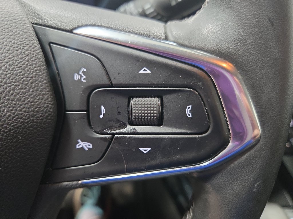 Used 2025 Chevrolet Trax LT w/ LT Convenience Package FWD image 33