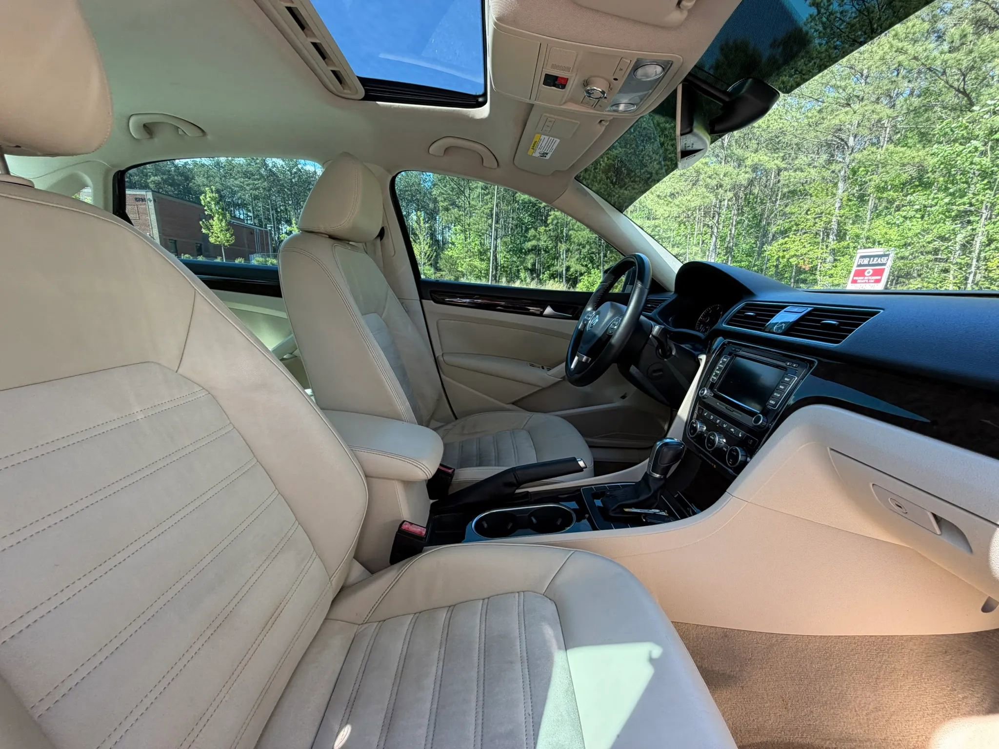 Used 2014 Volkswagen Passat TDI SEL Premium FWD image 23