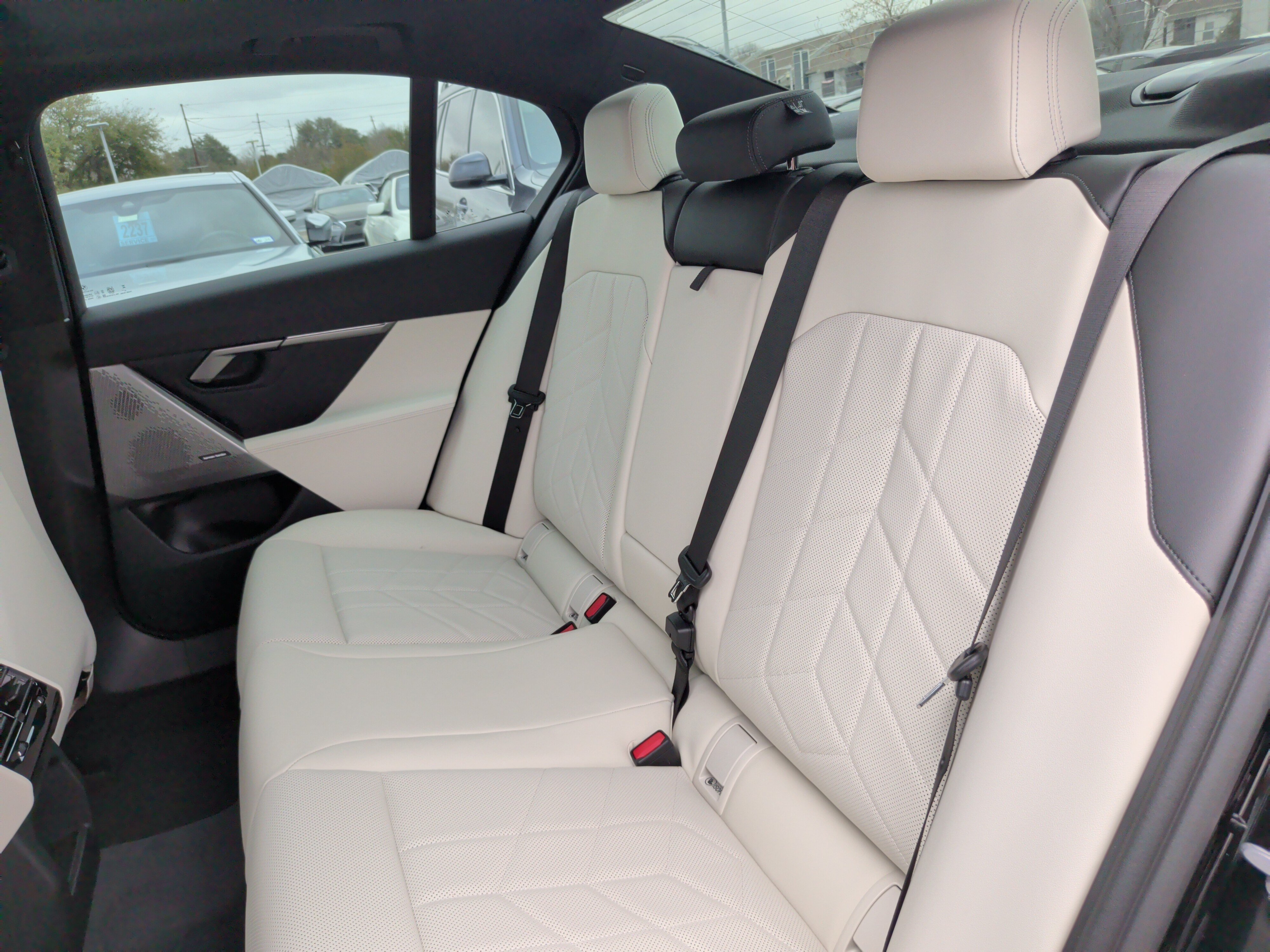 Used 2026 BMW 530i xDrive w/ M Sport Package AWD/4WD image 38