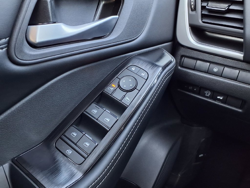 New 2027 Nissan Rogue Dark Armor FWD image 11