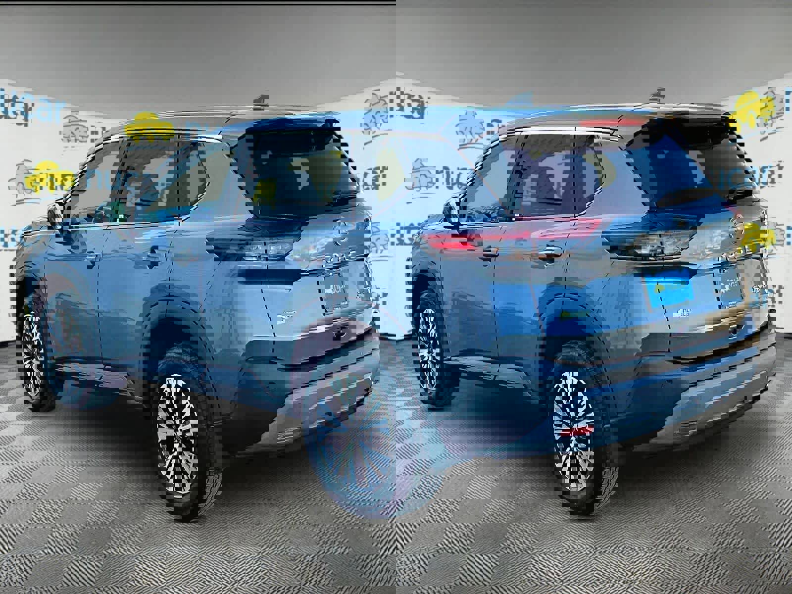 Used 2023 Nissan Rogue SV image 4