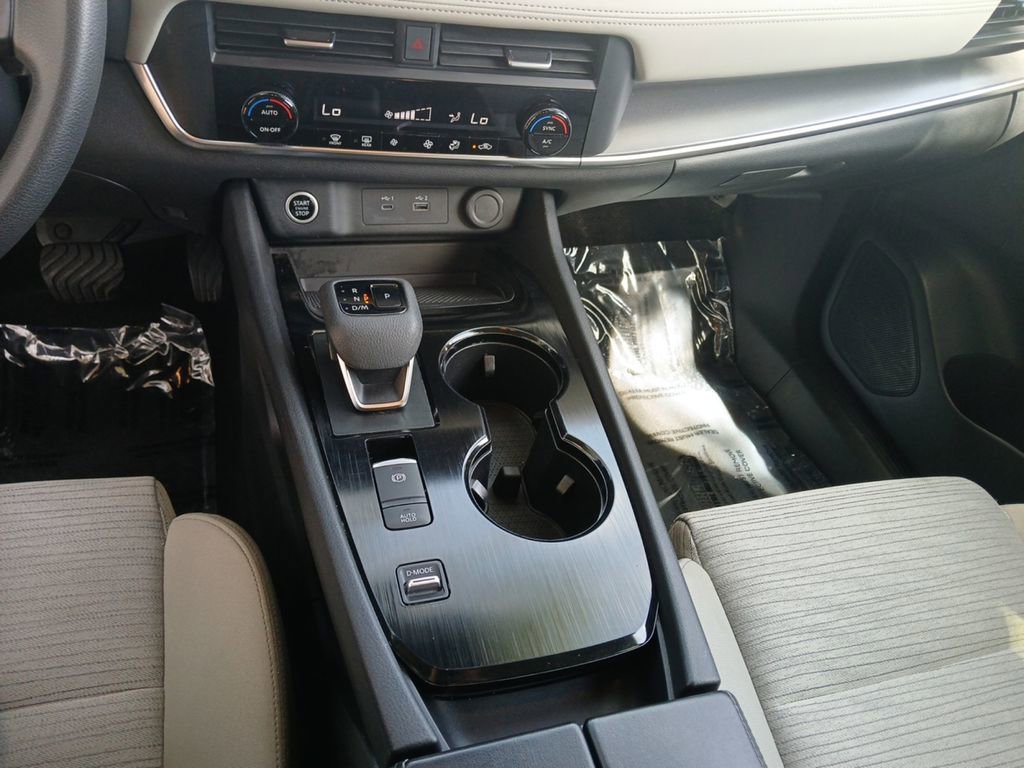 Used 2023 Nissan Rogue SV image 15