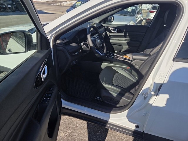 New 2026 Jeep Compass Latitude image 4