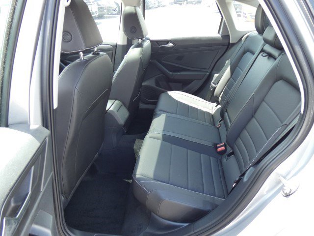 Used 2024 Volkswagen Jetta SE w/ Panoramic Sunroof Package FWD image 9