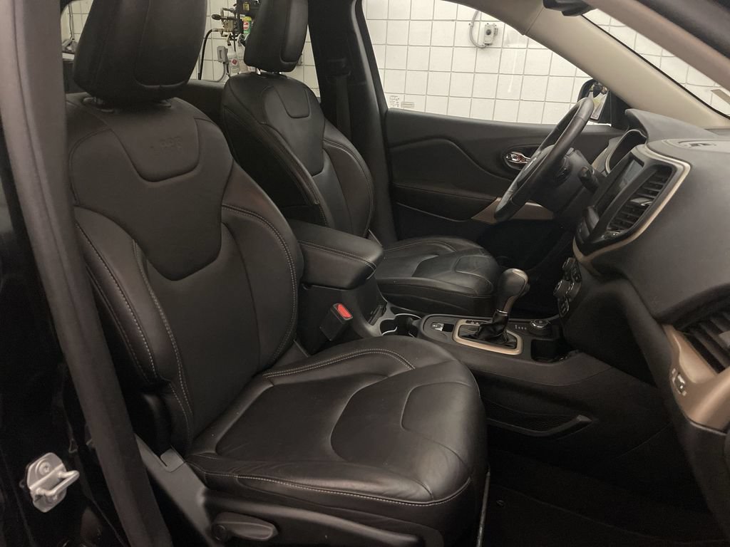 Used 2018 Jeep Cherokee Limited AWD/4WD image 21