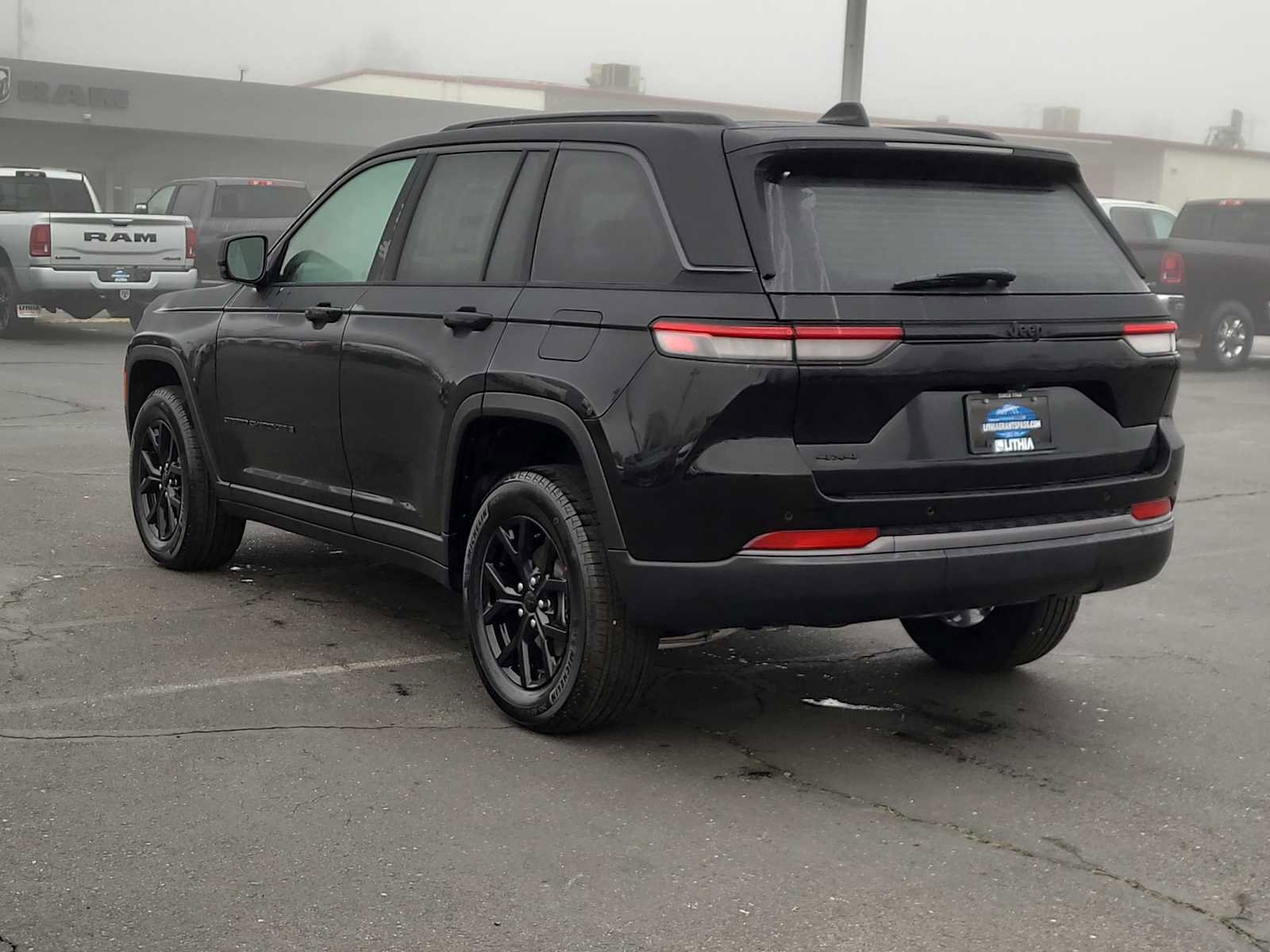 New 2026 Jeep Grand Cherokee Altitude image 12