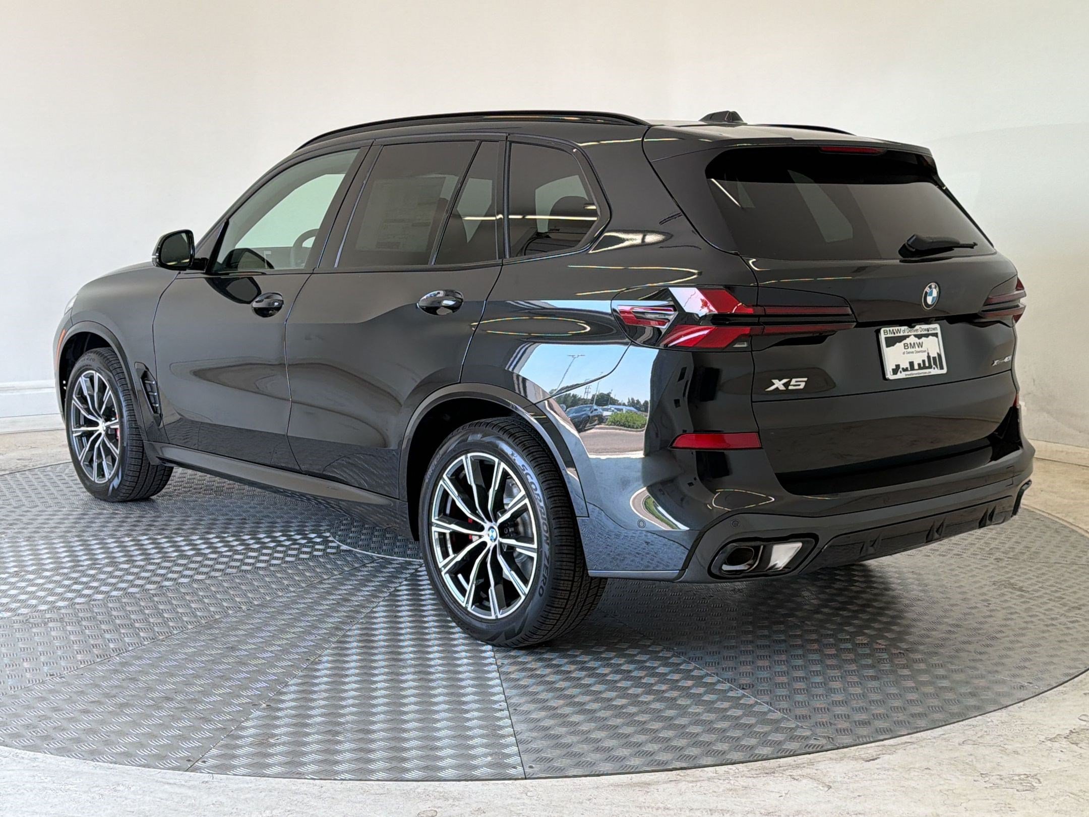 New 2026 BMW X5 xDrive40i w/ M Sport Package AWD/4WD image 3
