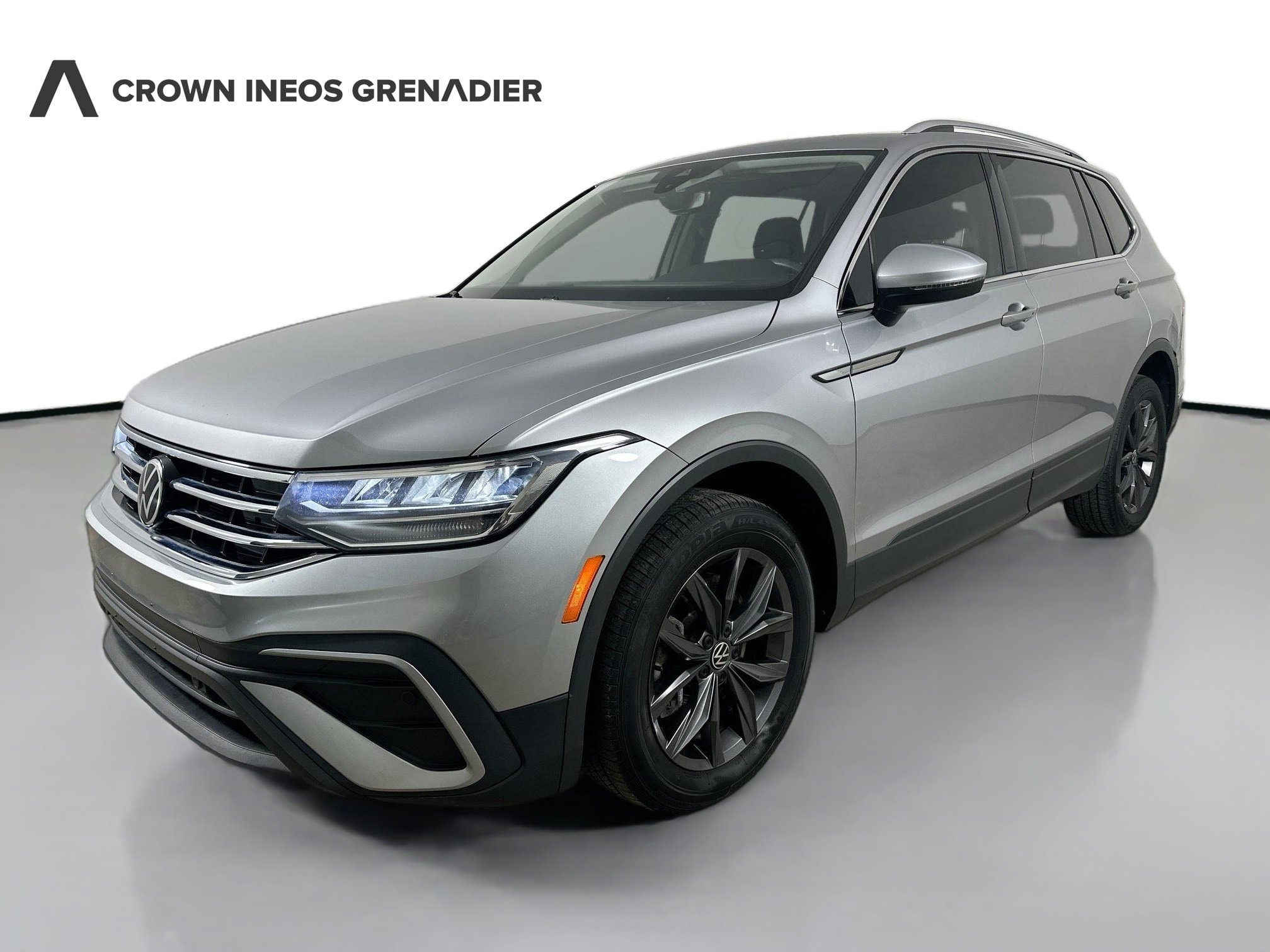 Used 2022 Volkswagen Tiguan SE AWD/4WD image 1