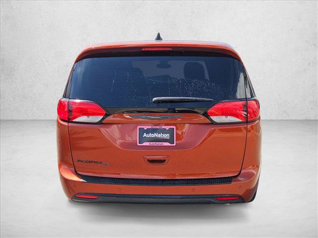 Used 2018 Chrysler Pacifica Touring Plus w/ S Appearance Package FWD image 7