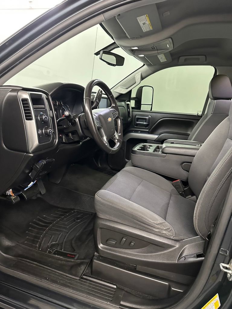Used 2018 Chevrolet Silverado 1500 LT w/ All Star Edition image 10