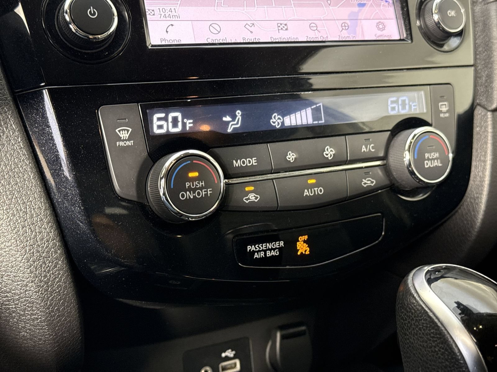 Used 2019 Nissan Rogue SV w/ Sun & Sound Touring Package AWD/4WD image 10
