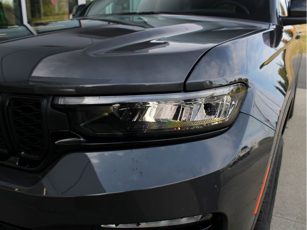 New 2025 Jeep Grand Cherokee Limited w/ Black Appearance Package image 37